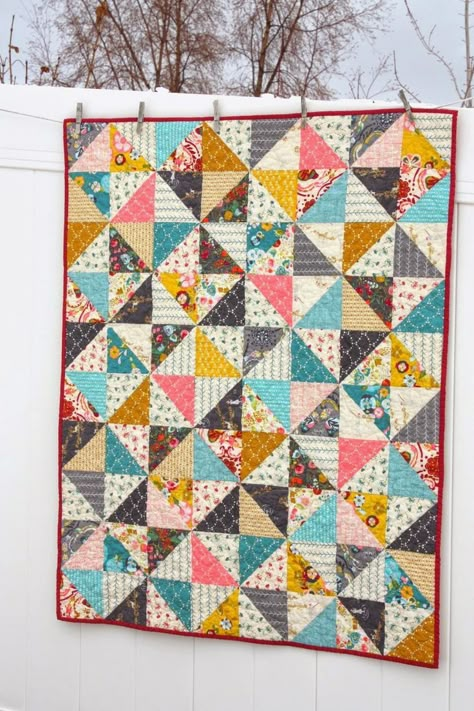 5inch Square Quilt Patterns, Karpet Perca, Hst Quilt, Half Square Triangle Quilts Pattern, Diary Of A Quilter, Hst Quilts, Triangle Quilt Pattern, Baby Quilt Tutorials, Quilting Tutorial