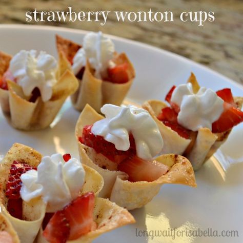 strawberry wonton cups Wonton Wrapper Dessert, Wonton Cups Appetizers, Wonton Wrapper Recipes, Wonton Cups, Appetizers For Kids, Wonton Recipes, Party Food And Drinks, Easy Strawberry, Dessert Cups