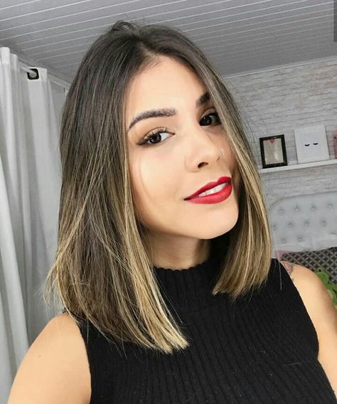 Modern Bob Hairstyles, Sleek Short Hair, Long And Short Hair, Medium Long Haircuts, Long Haircuts, Medium Layered Hair, Layered Cut, Brown Hair Balayage, Light Hair Color