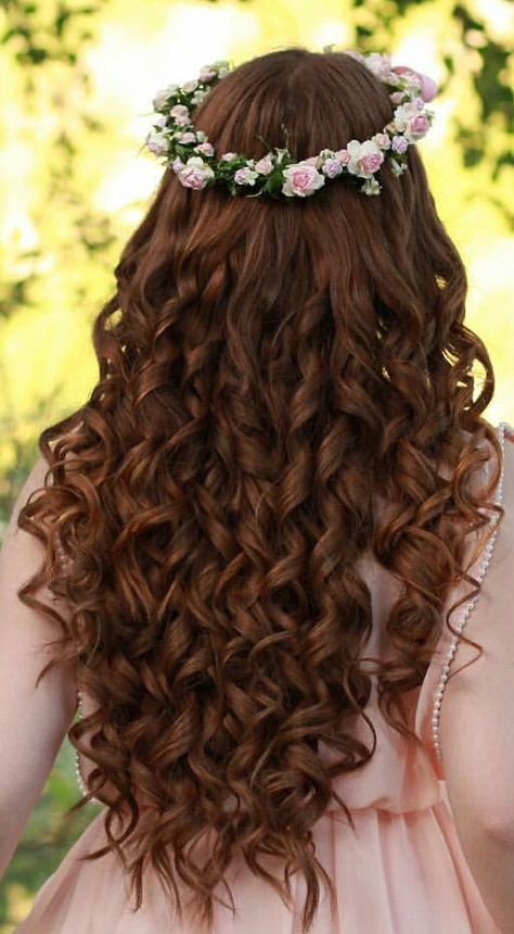 Romantic Hairstyles, Simple Wedding Hairstyles, Quince Hairstyles, Beautiful Curls, Trending Haircuts, Wedding Hairstyles For Long Hair, Medium Hair Cuts, Long Curly Hair, Bride Hairstyles