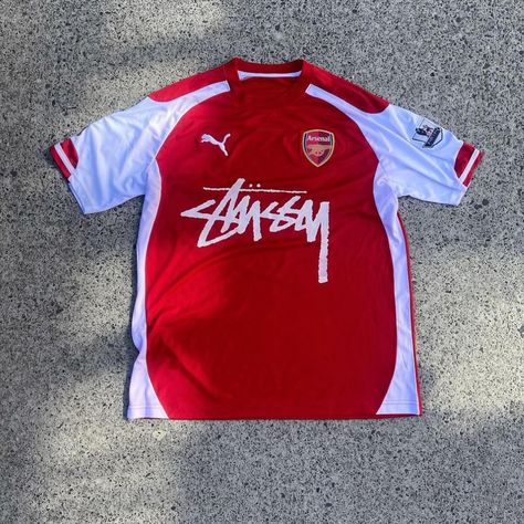 Barbie Outfits Aesthetic, Aesthetic Plus Size, Jersey Fits, Arsenal Jersey, Stussy Logo, Football Top, Football Jersey Outfit, Retro Jersey, Outfit Retro