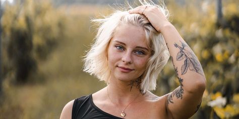 How To Repair Bleached Hair In 7 Easy, Expert-Backed Steps | HelloGiggles Orange Bleached Hair, Porous Hair, Brassy Hair, Bleaching Your Hair, Dry Brittle Hair, Professional Hairstylist, Blonde Hair Looks, Celebrity Hair Stylist, Bleach Blonde