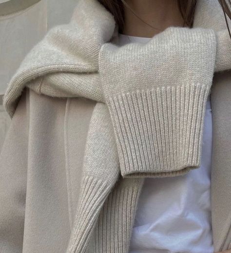 Luxury Minimalism Aesthetic, Beige Sweater Outfit, Smart Casual Office, Girl Blogging, Call Me By Your Name, Beige Outfit, Uptown Girl, Neutral Beige, Autumn Aesthetic