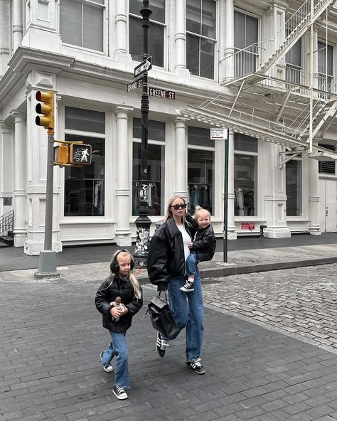 Family duties in NYC 🤍 last pic is my fav! | Instagram Nyc Family Aesthetic, Nyc Family, Family Aesthetic, Instagram Family, Family Outfits, Dream Life, I Can, On Instagram, Quick Saves