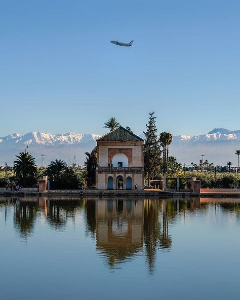 Another fly-over at... the 𝗠𝗲𝗻𝗮𝗿𝗮 𝗚𝗮𝗿𝗱𝗲𝗻𝘀 in Marrakech with a plane just taken off from... Menara Airport.  The name Menara refers to this building meaning 'lighthouse'. Behind the pavilion you see the Atlas Mountains!  The pavilion was built during the 16th century Saadi dynasty and renovated in 1869 by sultan Abderrahmane of Morocco who used to stay here in summertime.  𝔽𝕦𝕛𝕚𝕗𝕚𝕝𝕞 𝕏-𝕋  XF16-50 | ƒ/6.4 | 1/1500 | 45mm | ISO200  #marrakech #airports #reflection @fuijifilmeu Things To Do In Marrakech, Deep Photos, Red City, Visit Marrakech, Desert Climate, Marrakech Travel, Marrakesh Morocco, Visit Morocco, Moroccan Art