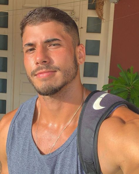 Brazilian Men, Aesthetic Guys, Boys Haircuts, Guy Pictures, Men Care, Male Face, Bonito