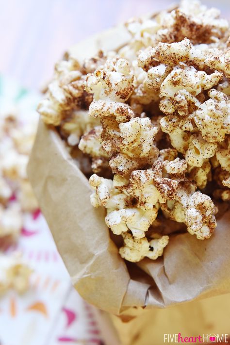 Brown Butter Cinnamon Sugar Popcorn ~ takes 5 minutes to make and tastes like a Snickerdoodle! This flavor combination is sweet, salty, and comforting. Perfect! Cinnamon Sugar Popcorn, Sugar Popcorn, Popcorn Popping, Popcorn Mix, Sweets Bar, Sweet Popcorn, Butter Cinnamon, Popcorn Treats, Popcorn Snacks