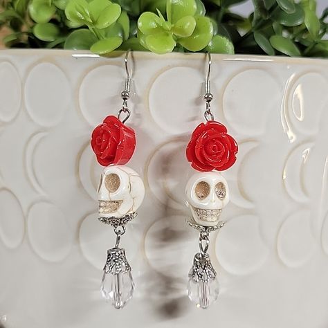 Sugar Skull Earrings, Rose Skull, Halloween Beads, Bead Weaving Patterns, Skull Jewelry, Skull Earrings, Halloween Jewelry, Crown Jewels, Crystal Drop Earrings