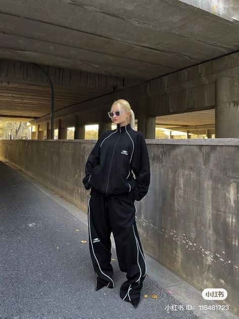 #sports #luxury #fashion #Balenciaga Carti Outfits, Urban Street Style Women, Balenciaga Outfit, Nana Komatsu Fashion, Sportswear Outfits, Tracksuit Outfit, 90s Hip Hop Fashion, Aesthetic Streetwear, Sportswear Fashion