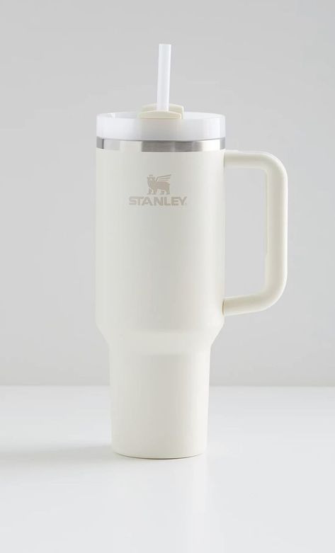 Whichever way your day flows, the H2.0 FlowState tumbler keeps you refreshed with fewer refills. Double wall vacuum insulation means drinks stay cold, iced or hot for hours White Stanley Cup, Fruit Skincare, Yellow Stanley, Cream Stanley, White Stanley, Senior Book, Hydration Challenge, Trendy Things, Trendy Water Bottles