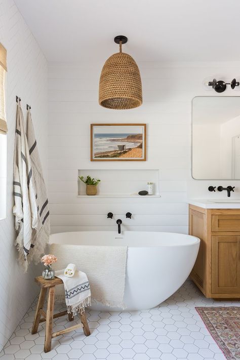 A large and spacious master bathroom with light wood, white tile, and a great tub. #homedecor #bathtub #freestandingtub #coastalstyle Makeover Kamar Mandi, Interior Design Per La Casa, Cottage Bathroom, Interior Vintage, Decor Studio, Modern Farmhouse Bathroom, Large Bathrooms, Design Del Prodotto, White Tiles