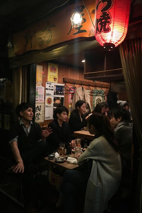 Young japanese people enjoying a drink at a cozy tiny bar in Golden Gai, Shibuya Tokyo. 🍻🇯🇵 #Shibuya #Tokyo #GoldenGai #TinyBar | Spring 2019, shot on #GooglePixel | Photo by Lily N. @leelee_love Tokyo Izakaya, Tokyo Bar, Golden Gai, Cozy Bar, Tokyo Shibuya, Shibuya Tokyo, Japanese People, A Drink, Restaurant Bar