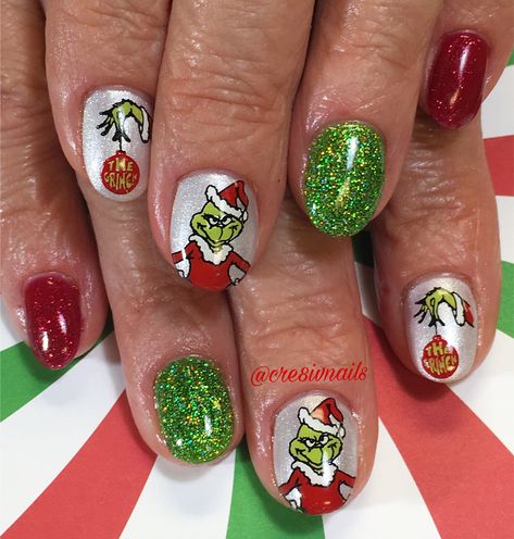 Grinch Face Nails, Grinch Nails Designs Short, Grinch Manicure, Gel Nail Christmas Designs, Grinch Nails Short, Grinch Acrylic Nails, Grinch Nails Designs Easy, Short Grinch Nails, Short Almond Christmas Nails