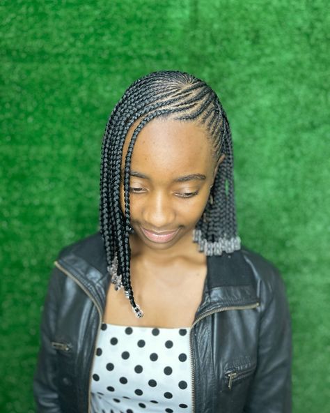 Lemonade bob with beads ❤️ Bob Braids, Short Braids, Braids For Short Hair, Lemonade, Short Hair Styles, Braids, Hairstyles, Beads, Hair Styles