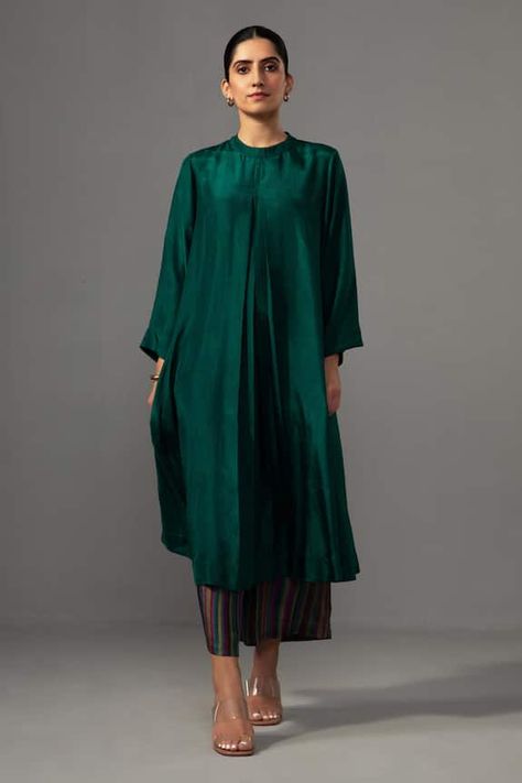 Emerald green silk flared kurta with box pleat. Comes with stripe print pant. Components: 2 Pattern: Solid,Printed Type Of Work: Stripe Neckline: Band Collar Sleeve Type: Three quarter Fabric: Pure Silk Color: Emerald Green Other Details:  Length: Kurta: 44 inches Weight: 1 kgs Closure:  Pant: Drawstring Kurta: Back keyhole Occasion: Mehendi and Haldi - Aza Fashions Flared Salwar Suit, Emerald Green Kurta Woman, Party Wear Cord Sets, Collar Kurta Designs Women, Stylish Kurta Designs Women, Silk Suit Designs Indian, Desi Wardrobe, Silk Kurta Set, Silk Kurti Designs