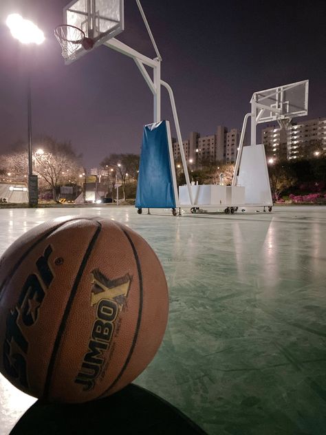 200426 playing basketball alone is fun too. i’m going in! (5:00AM) #scoups Seventeen Basketball, Jeonghan Basketball, Mingyu Basketball, Playing Basketball Aesthetic, Mark Basketball, Girl Playing Basketball, Basketball Background, Ball Aesthetic, S Coups