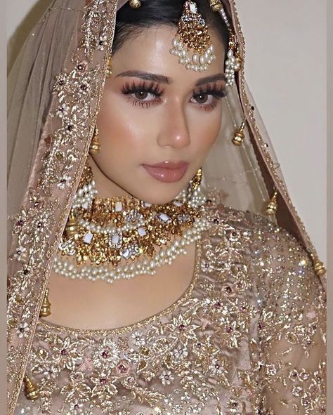 Desi Bridal Makeup, Pakistani Makeup, Winter Wedding Outfits, Pakistani Bridal Makeup, Bridal Makeup Images, Desi Wedding Dresses, Asian Bridal Dresses, Desi Bride, Mode Turban