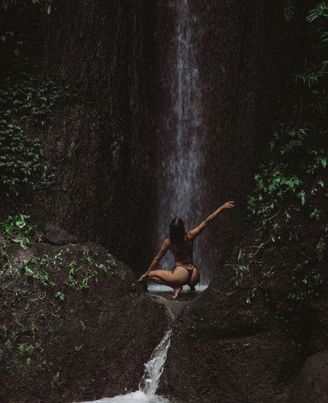 paradise summer adventure waterfall River Photoshoot, River Pictures, Galaxies Wallpaper, Studio Photography Poses, Nature Photoshoot, Body Photography, Dream Vacations Destinations, Vacation Mood, Beach Pictures Poses