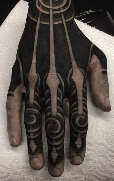 Hand And Finger Tattoos Men, Dark Finger Tattoos, Black Finger Tattoo, Knuckle Tattoo Ideas, Fingers Tattoo, Coverup Ideas, Knuckle Tattoo, Japanese Hand Tattoos, Herren Hand Tattoos