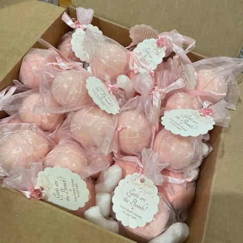 Bath Bomb Baby Shower Favors, Bubble Bath Baby Shower Theme, Baby Shower Favours For Guests Girl, Girl Baby Shower Favors For Guests, Baby Shower Gifts Boy, Baby Shower Guest Gifts, Pink Baby Shower Favors, Pink Breakfast, Tiffany Baby Showers