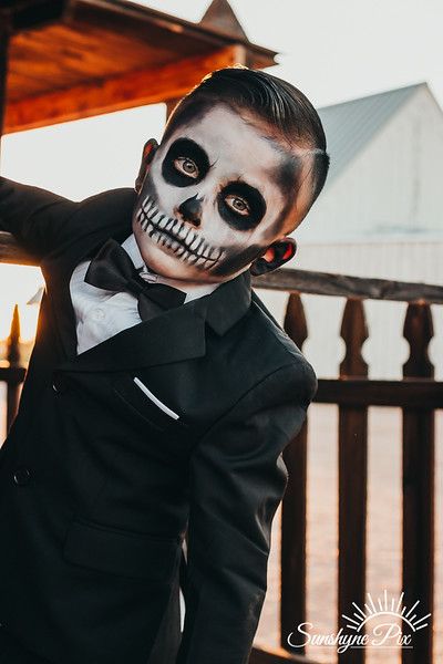 Boy Skeleton Makeup, Kids Skeleton Face Paint, Skeleton Makeup Kids, Halloween Makeup For Kids, Zombie Halloween Makeup, Halloween Costumes Kids Boys, Halloweenský Makeup, Cute Halloween Makeup, Superstition Mountains