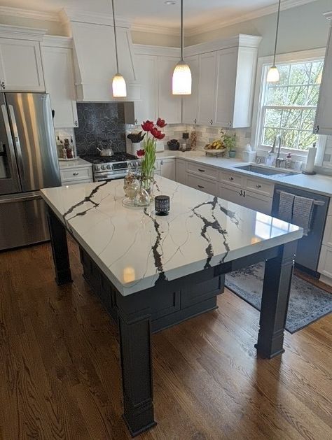 Black Perimeter Countertops White Island, White And Black Countertops Quartz, Black Vein Countertop Kitchen, White Counter With Black Veins, White And Black Marble Countertops, White Countertop With Black Veins, White Kitchen Cabinets With Black Quartz, White And Black Quartz Countertops, Black Quartz Island