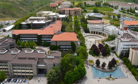 17.07.2020 tarihli Resmi Gazete'de İhsan Doğramacı Bilkent Üniversitesi akademik kadro ilanında bünyesine 1 Profesör alınacağını duyurdu. Private University, Public Administration, Great Backgrounds, Best University, Graduate Program, Top Universities, Hotel Management, Electronic Engineering, Environmental Design