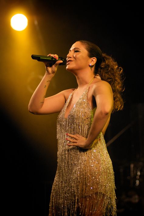 Maria Rita - cantora e produtora musical brasileira, filha da cantora Elis Regina Slot Online, One Shoulder Formal Dress, Flapper Dress, Brazil, Musical, One Shoulder, Formal Dresses, Songs, Celebrities