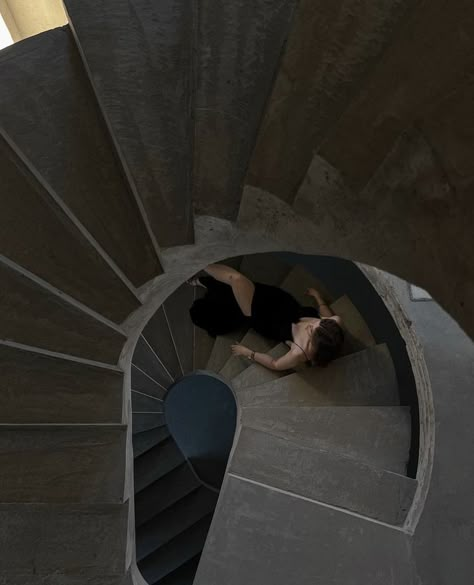 Staircase Aesthetic Photoshoot, Spiral Staircase Tattoo, Stairwell Photoshoot, Staircase Poses, Staircase Tattoo, Rita Perskaya, City Couples Photography, Shirt Photoshoot, Vogue Fashion Week