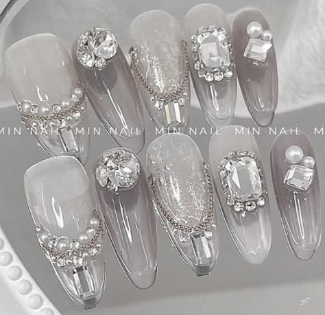 Bling And Pearl Nails, Korean Gel Nail Designs, Korea Nails, Gel Nails Shape, Korea Nail, Diamond Nail Art, Chanel Nails, Asian Nails, Korean Nails