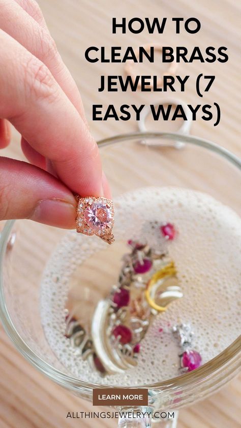 Want to know how to clean brass jewelry? Here are some simple and easy ways to make your (tarnished) brass jewelry look new again. How To Make Gold Jewelry, How To Polish Brass, Cleaning Brass, Cleaning Silver, Paparazzi Jewelry Displays, Jewelry Cleaner Diy, Wire Ideas, Jewelry Hacks, How To Clean Silver