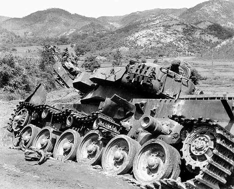 Centurion (British) Korea Damaged Tanks, Stug Iii, Armored Cars, Tank Armor, Ww2 Photos, Tank Destroyer, Ww2 Tanks, German Tanks, Battle Of Britain