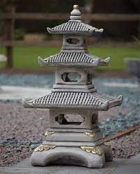 Pagoda Garden Ideas, Japanese Stone Lanterns, Chinese Ornament, Pagoda Garden, Pagoda Lanterns, Japanese Pagoda, Temple Gardens, Baroque Decor, Stone Lantern