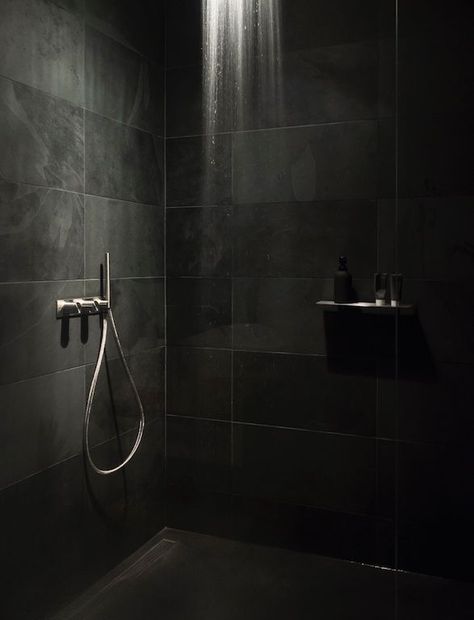 Black Shower With Plants, Black Slate Bathroom, Dark Showers, Dark Shower Tile Ideas, All Black Bathroom Ideas, All Black Bathroom, Black Tile Shower Ideas, Black Bathrooms, Glass Showers