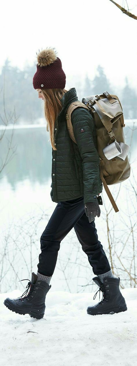 hiking in winter Sports Wear Outfits, Wander Outfit, Trekking Outfit Women, Trekking Outfit, Looks Hippie, Mode Boho, Winter Camping, Winter Hiking, Camping Outfits