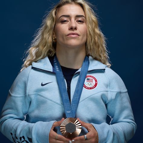 🥉🇺🇸 Helen Maroulis makes history, becoming the first American woman to win three Olympic wrestling medals! She emphatically claimed bronze by pinning Canada’s Hannah Taylor in just 24 seconds in the 57kg freestyle category. Adding to her gold from Rio and bronze from Tokyo, Helen is now the most decorated U.S. women’s Olympic wrestler. Congrats, Helen! It was great to meet you! 🎉 #HelenMaroulis #OlympicBronze #TeamUSA #Paris2024 #Wrestling #HistoryMaker #Congrats 🥇🥉🇺🇸✨ Helen Maroulis, Hannah Taylor, Olympic Wrestling, Olympic Team, The First Americans, American Woman, Team Usa, American Women, Lifestyle Photographer