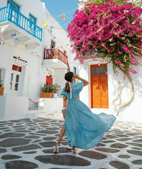 Greek Vibes Outfit, Greece Photography Ideas, Greece Photo Poses, Kos Greece Outfit, Bodrum Photo Ideas, Mykonos Photoshoot, What To Wear Greece, Santorini Photo Ideas, Mykonos Greece Outfit