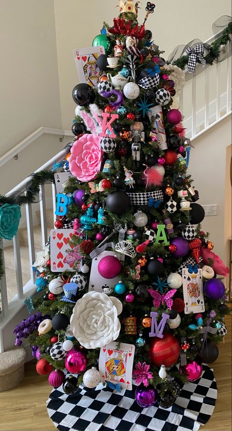 Junky Christmas Trees, Alice In Wonderland Themed Christmas Tree, Alice In Wonderland Tree Christmas, Mad Hatter Christmas Tree, Alice And Wonderland Christmas Tree, Alice In Wonderland Christmas Tree Ideas, Fantasy Christmas Tree, Alice In Wonderland Christmas Decor, Christmas Trees Themes