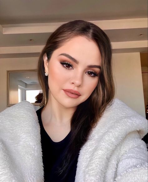 Selena Gomez Makeup Natural, Selena Gomez Inspired Makeup, Makeup Looks Selena Gomez, Selena Gomez Best Makeup Looks, Selena Gomez Makeup Eyes, Selena Gomez Glowy Makeup, Selena Makeup, Selena Gomez Makeup, Soft Makeup Looks