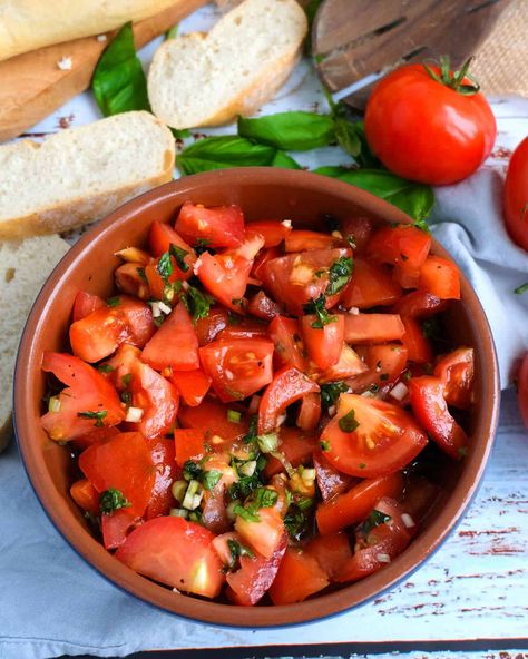 Tomato Salad Dressing, German Side Dishes, Balsamic Vinegar Dressing, Tomato And Onion Salad, Tomato Salad Recipe, Honey Dressing, White Balsamic, Tomato Salad Recipes, Basil Recipes