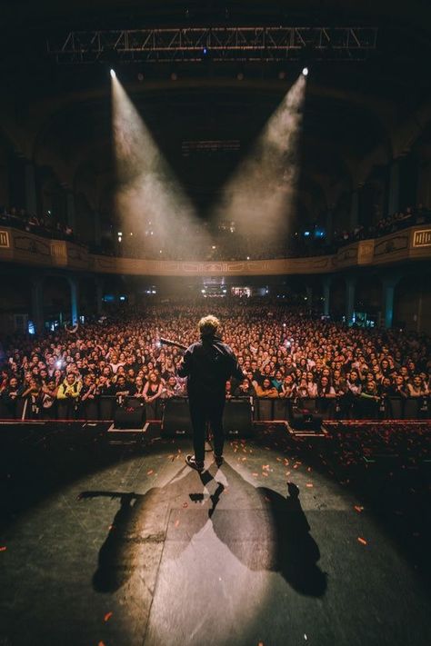 Tour Manager Aesthetic, Singer Aesthetic Stage, Music Concert Aesthetic, Wow Wallpaper, Singer Aesthetic, Malibu Rising, Concert Crowd, How To Sing, Band Photography