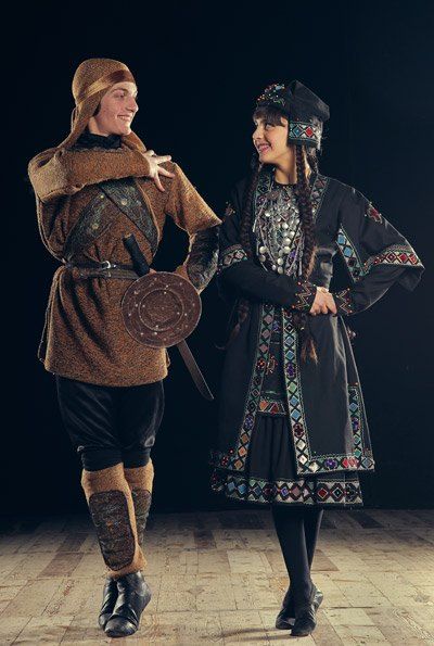 Georgian traditional dance an clothing. Georgian Clothes, Georgian Traditional Clothing, Georgian Dance, Georgian Clothing, Tribe Fashion, Armenian Clothing, Georgian Dress, Vacation Outfits Men, Costumes Around The World