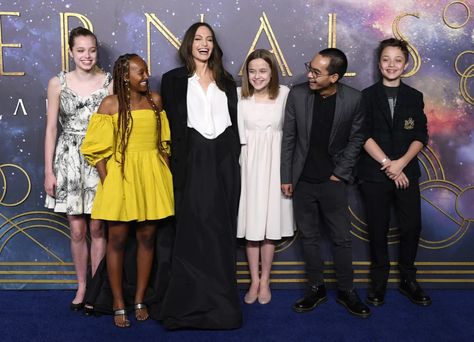 Jolie Pitt Family, Brad And Angelina Kids, Brad Pitt Family, Angelina Kids, Angelina Jolie Family, Knox Jolie Pitt, Celebrity Events, Different Parenting Styles