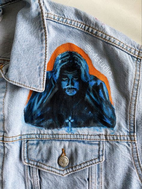 Front top left portion of a denim jacket zoomed in featuring a hand painted design of musical artist The Weeknd. The Weeknd Jacket, The Weeknd Clothes, Weekend Painting, Weeknd Concert, Hand Painted Denim, Hand Painted Denim Jacket, Denim Art, Painted Denim Jacket, Painted Jacket