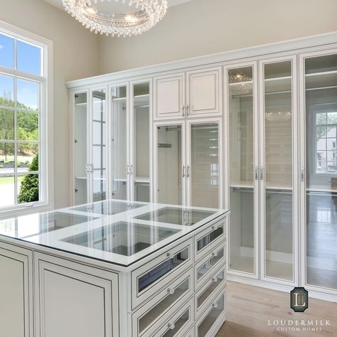 Princess Walk In Closet, Build A Walk In Closet, Lux Closet, Closet Video, A Walk In Closet, Coat Closet Organization, Amazing Closets, Dream Closet Design, Beautiful Closets