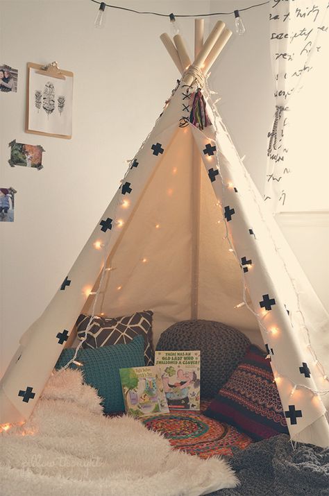 The Magic Teepee | Community Post: 21 Awesomely Creative Reading Spaces For The Classroom Reading Corner Classroom, Curved Kitchen, Nook Decor, Interior Boho, Tipi Tent, Pillow Thoughts, Reading Area, Teepee Tent, Book Corners