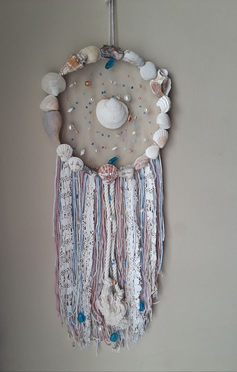 Dream Catcher Aesthetic, Mermaid Dream Catcher, Shell Dream Catcher, Money Making Projects, Octopus Decor, Tassel Wall Hang, Dream Catcher Patterns, Seashell Projects, Sea Dream