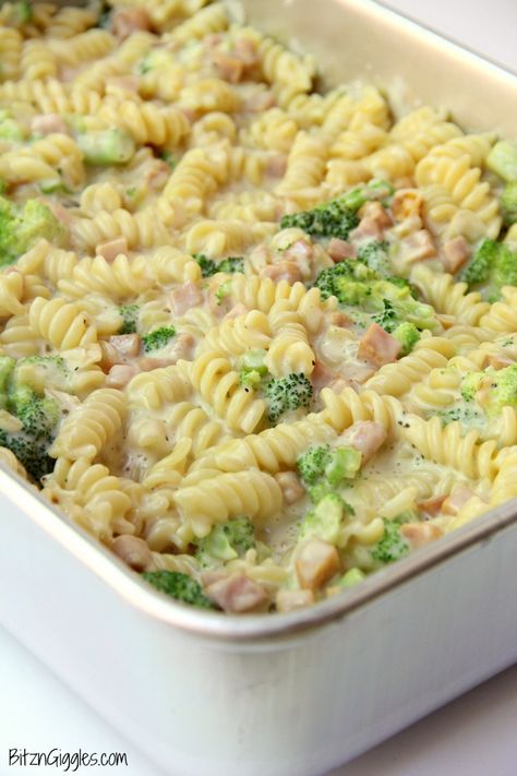 Ham And Broccoli Pasta Bake, Ham Broccoli Pasta Casserole, Ham And Broccoli Alfredo, Broccoli Ham Pasta, Ham Broccoli Noodle Casserole, Ham Alfredo Pasta Bake, Ham Fettucini Alfredo, Ham Alfredo Pasta, Leftover Alfredo Sauce