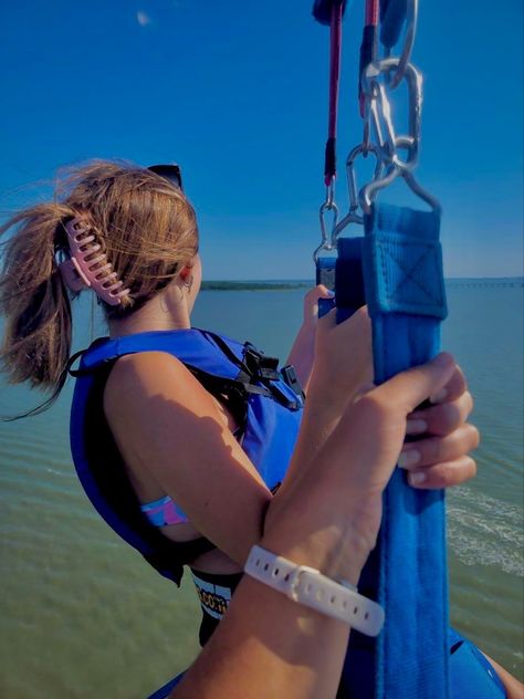 parasailing parasailing aesthetic claw clip ocean vacation beach cute summer summer vibes summer aesthetic coconut girl aesthetic Obx Vacation, Vintage Photo Editing, Cancun Trip, Beach Selfie, Travel Picture Ideas, Family Vacay, Jamaica Travel, Florida Girl, Parasailing