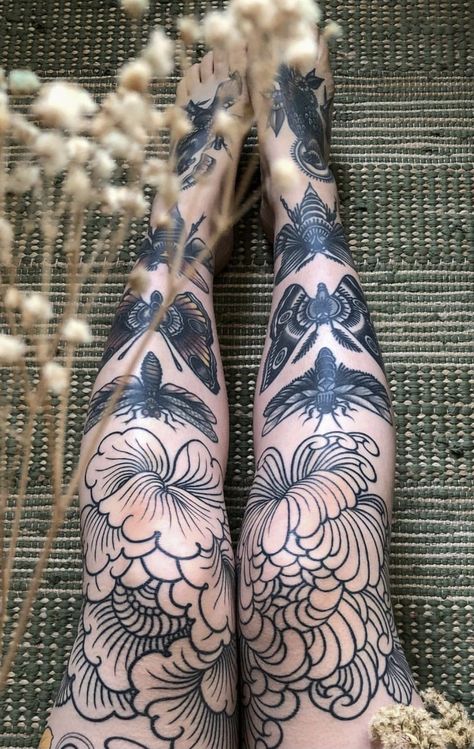 Non Traditional Sleeve Tattoo, Mix Match Tattoo Sleeve, Peony Kneecap Tattoo, Full Knee Tattoo, Symmetrical Leg Tattoos Women, Large Knee Tattoo, Traditional Tattoo Knee Cap, Front Shin Tattoo, Symmetrical Leg Tattoos